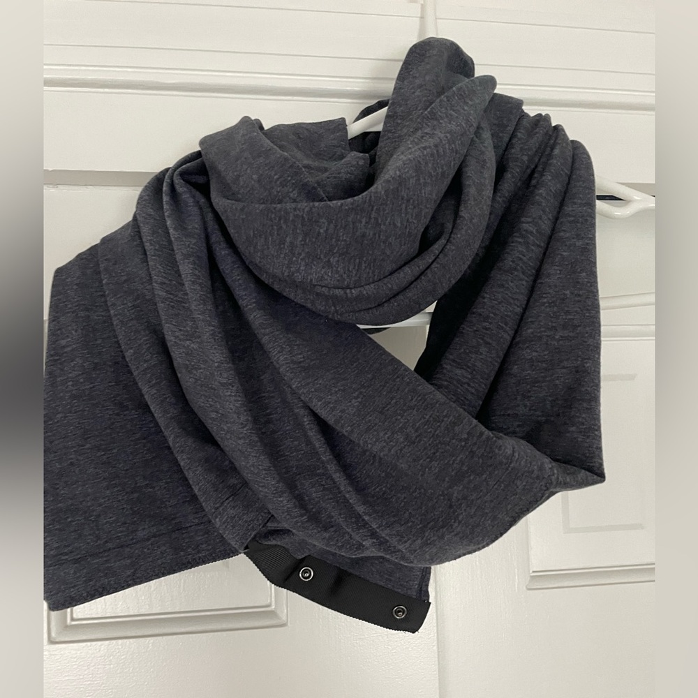Lulu lemon snap scarf